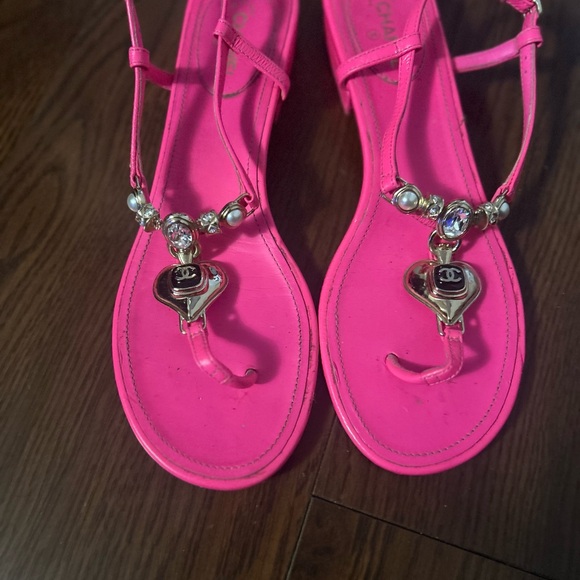 CHANEL Hot Pink Sandal- Season: Spring 2023 - Picture 2 of 4